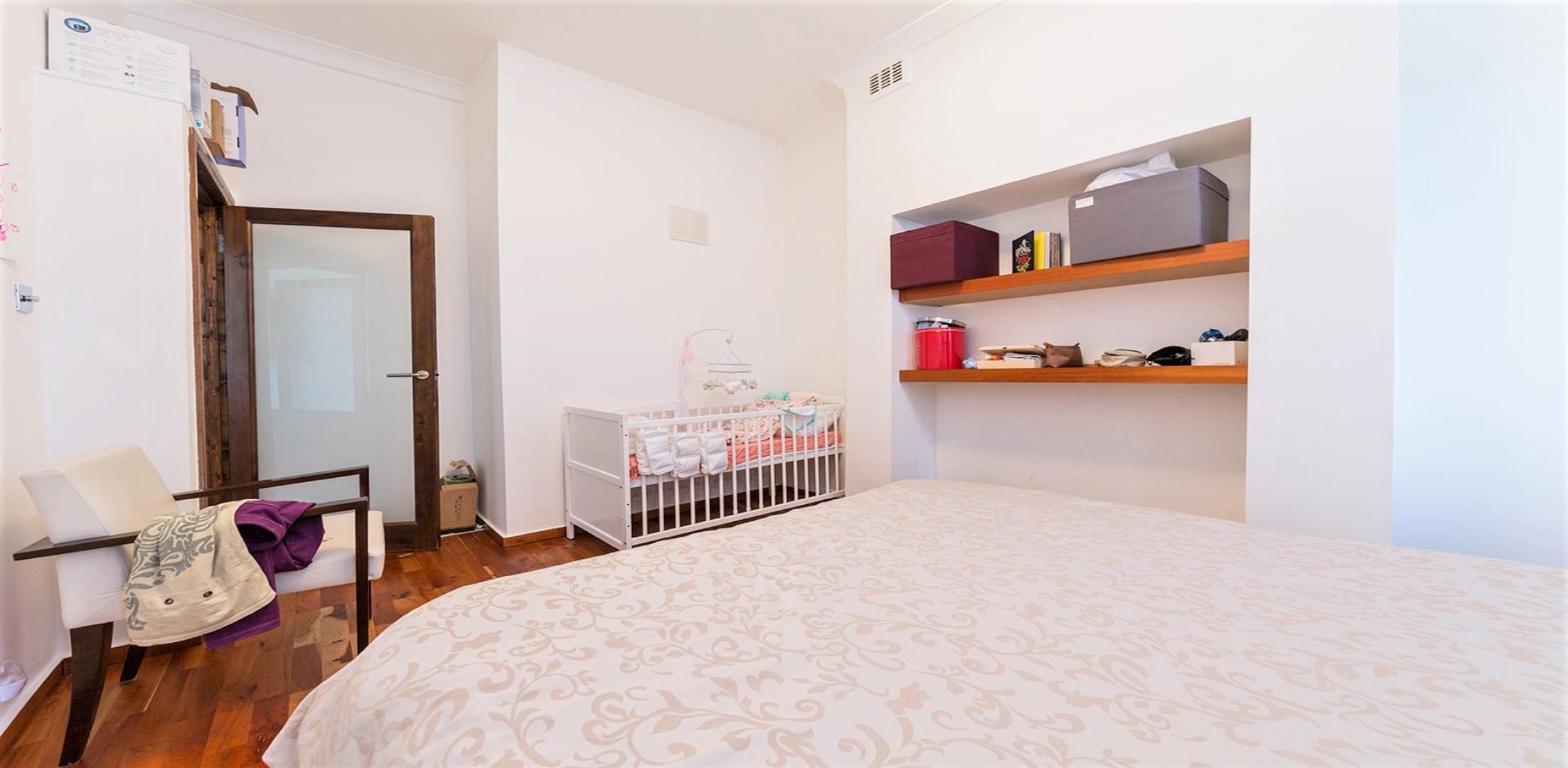 			2 Bedroom, 1 bath, 1 reception Flat			 Malvern Road, MAIDA VALE / QUEENS PARK